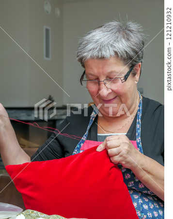Red pillow case needleworking 121210932
