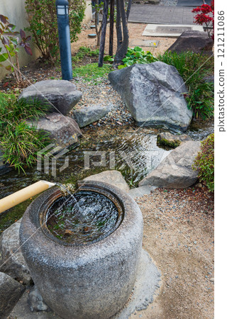 [Spring water at the source] Well at the source [Matsumoto City] 121211086
