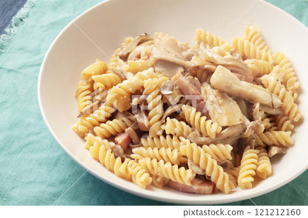 Mushrooms and bacon pasta Mushrooms and bacon pasta 121212160