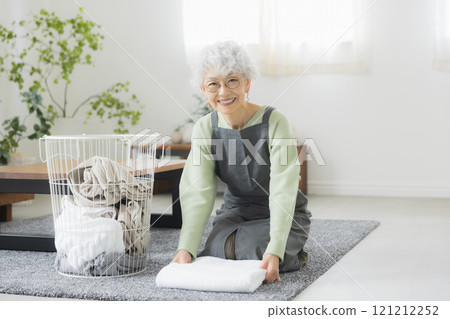 做家事的高級婦女 121212252