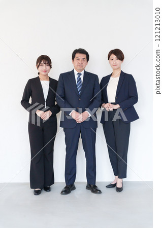 Businessmen in suits 121213010