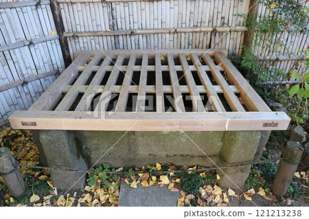The well where Yoshitsune's head is washed (Fujisawa 2-chome, Fujisawa City, Kanagawa Prefecture) The well where Yoshitsune's head is washed (Fujisawa 2-chome, Fujisawa City, Kanagawa Prefecture) 121213238