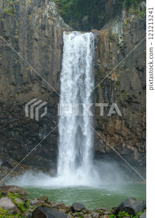 Naena Waterfall cliff 121213241