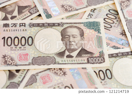 新紙幣，澀澤英一的一萬日元紙幣散落在各處。 121214719