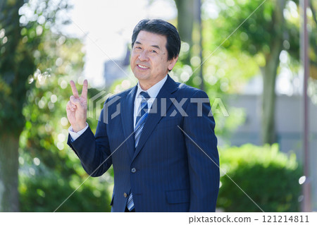 60 多歲的商人做和平 121214811