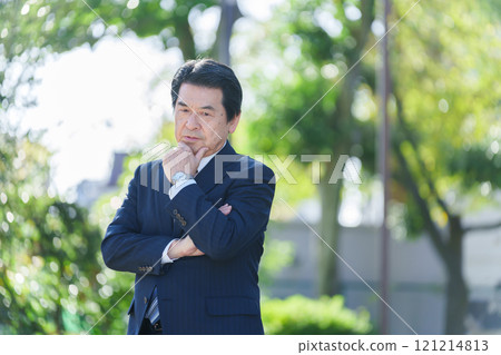 60多歲的商人 121214813