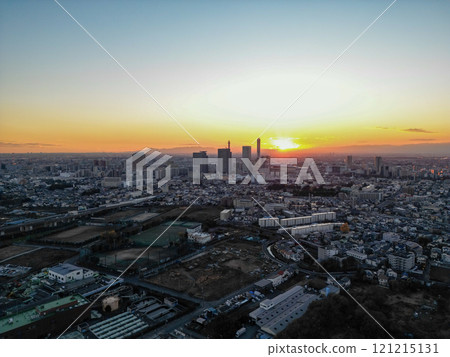 埼玉縣夕陽下的埼玉新都心街景鳥瞰圖 121215131