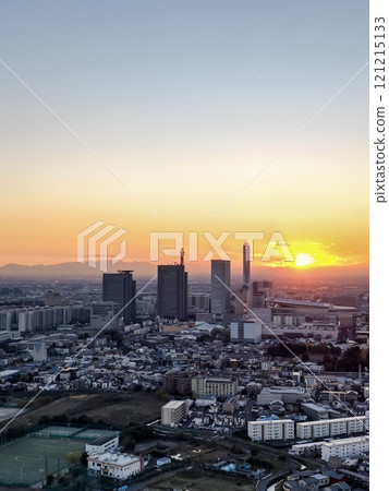 埼玉縣夕陽下的埼玉新都心街景鳥瞰圖 121215133
