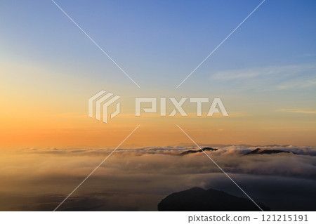 瀨戶內海國家公園野呂山八卷山觀景台的雲海與日出 瀨戶內海國家公園野呂山八卷山觀景台的雲海與日出 121215191