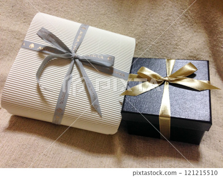 Gift wrapping Gift wrapping 121215510