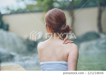 A young woman relaxing in an open-air bath. Photo courtesy of Shiratama no Yu Izumi Kei A young woman relaxing in an open-air bath. Photo courtesy of Shiratama no Yu Izumi Kei 121218648