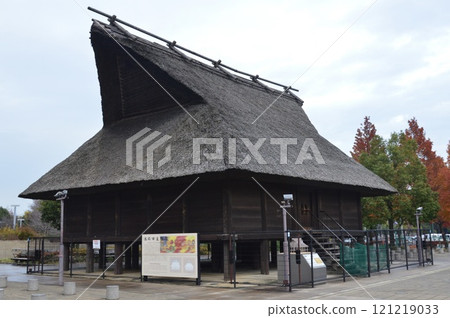 5世紀的大型高架建築（重建）（法圓坂遺址/大阪府大阪市中央區大手前4） 121219033