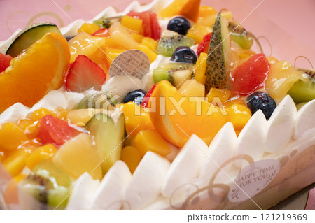 Fluffy cake with plenty of fruit 121219369