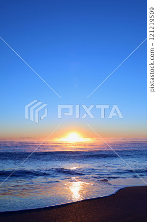 Sunrise at Kujihama Beach, mid-December, Ibaraki Prefecture Sunrise at Kujihama Beach, mid-December, Ibaraki Prefecture 121219509