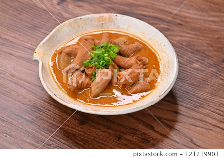 內臟燉菜，內臟燉菜，燉菜，味噌風味，內臟，蒟蒻，內臟菜餚。這是市售的煮內臟蒸煮袋。 121219901