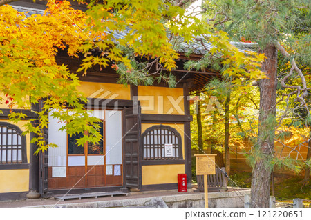 Autumn in Kyoto: Myoho-in Temple - The main hall (Fugendo) surrounded by autumn leaves 121220651