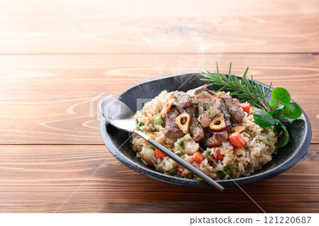 Steak garlic rice (made with domestic sirloin steak) Steak garlic rice (made with domestic sirloin steak) 121220687
