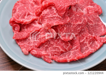 Note: This refers to raw, uncooked meat. Beef, yakiniku (grilled meat), thigh meat, belly meat, and yakiniku (grilled beef). 121220944