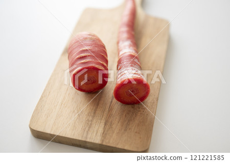 New Year's vegetable: Kintoki carrots 121221585