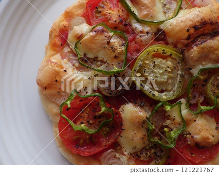 Tomato sauce pizza (made with tomatillo) Tomato sauce pizza (made with tomatillo) 121221767