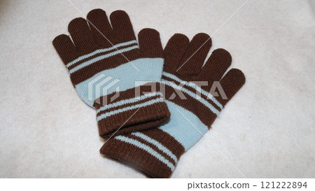 Stretchy gloves for kids to withstand the cold of winter Stretchy gloves for kids to withstand the cold of winter 121222894