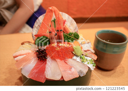 近江町市場的金箔豪華海鮮蓋飯 121223545