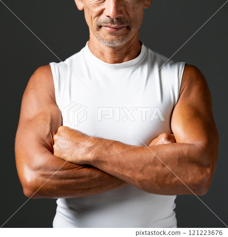 肌肉健美男手臂 121223676