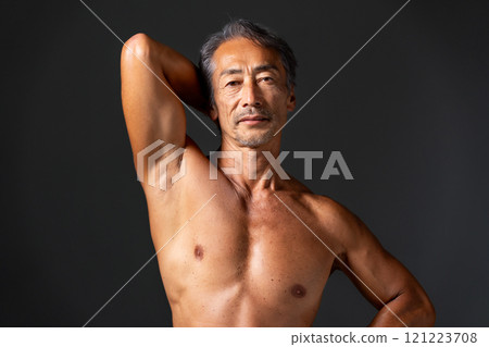 Bodybuilder Physical Beauty 121223708