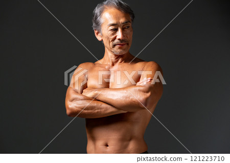 Bodybuilder Physical Beauty 121223710