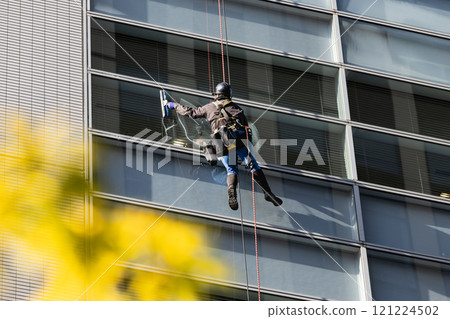 Cleaning windows in high-rise buildings 121224502