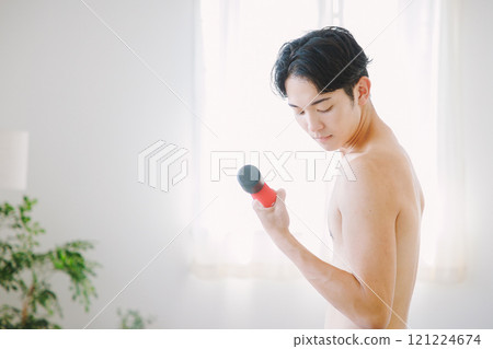 男子用啞鈴訓練 121224674