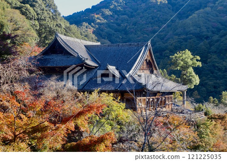 Hasedera Temple, main hall and stage (Sakurai City, Nara Prefecture) 121225035