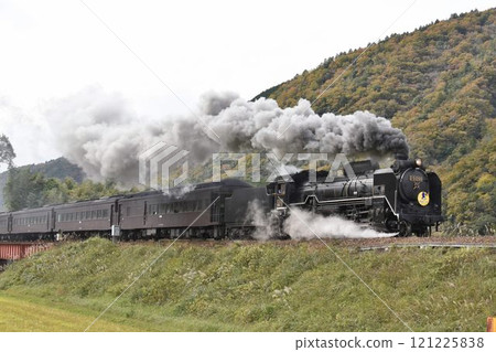 SL Yamaguchi departs from Monkyo Station on the JR Yamaguchi Line SL Yamaguchi departs from Monkyo Station on the JR Yamaguchi Line 121225838