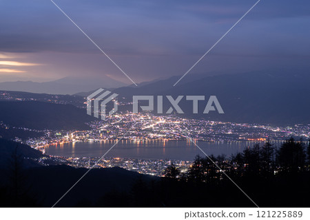 從高波地看到的諏訪湖夜景 從高波地看到的諏訪湖夜景 121225889