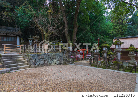 春日大社 - 聯合國教科文組織世界遺產，擁有 2000 多個石燈籠和 1000 個懸掛燈籠，蔚為壯觀 121226319