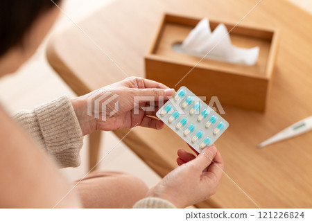 Middle-aged to senior women holding capsule medicine Middle-aged to senior women holding capsule medicine 121226824