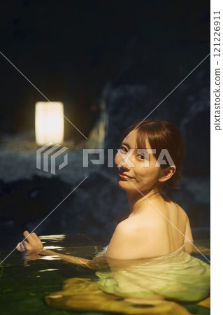 A young woman bathing in an open-air bath. Photo courtesy of Shiratama no Yu Izumi Kei A young woman bathing in an open-air bath. Photo courtesy of Shiratama no Yu Izumi Kei 121226911