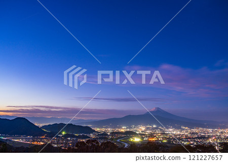 [靜岡縣]從日守山和富士山看三島地區的夜景 121227657