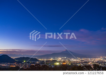 [Shizuoka Prefecture] Night view of Mishima and Mt. Fuji from Himoriyama 121227658