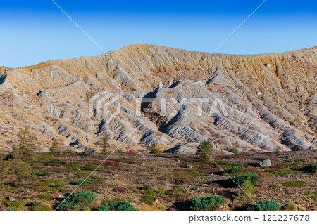 草津白根山秋天美麗的岩石景觀 121227678
