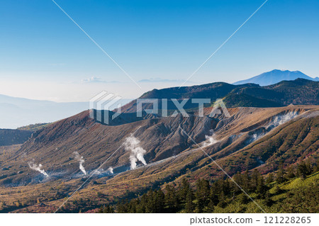 A magnificent view of the vent of Mount Kusatsu-Shirane 121228265