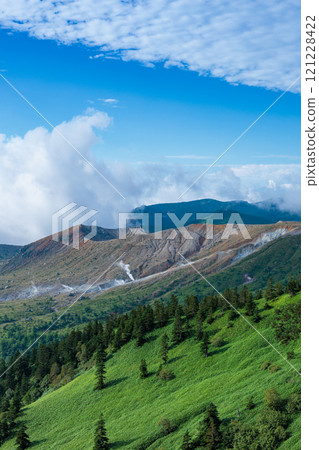 夏季草津白根山的壯麗景色 121228422