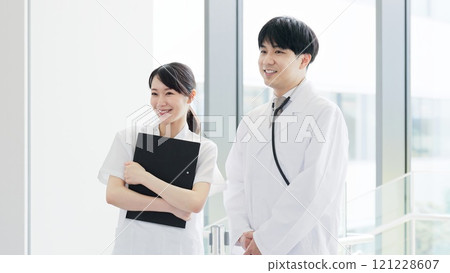 Doctors and nurses standing with a smile 121228607