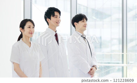 Doctors and nurses standing with a smile 121228609