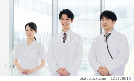 Doctors and nurses standing with a smile 121228610