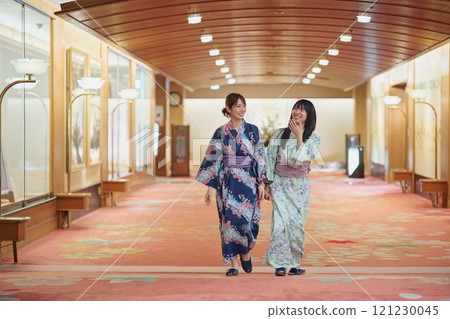 穿著浴衣觀光的女性攝影合作：Shiratama no Yu Izukei 121230045