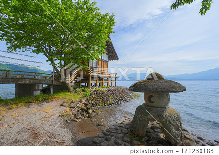 Ukiki Shrine 121230183