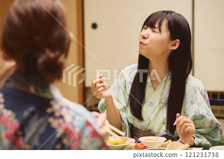 Women enjoying a meal at a ryokan (Japanese inn) Photo courtesy of Shiratama no Yu Izumikei Women enjoying a meal at a ryokan (Japanese inn) Photo courtesy of Shiratama no Yu Izumikei 121231738