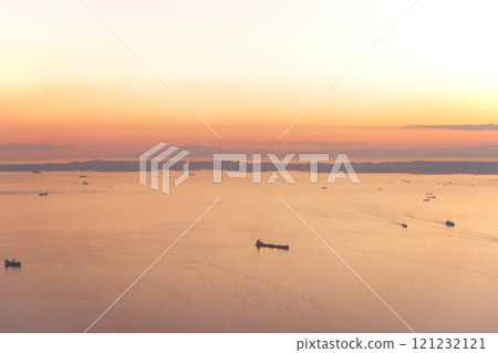 從飛機上看到的東京灣黃昏 121232121