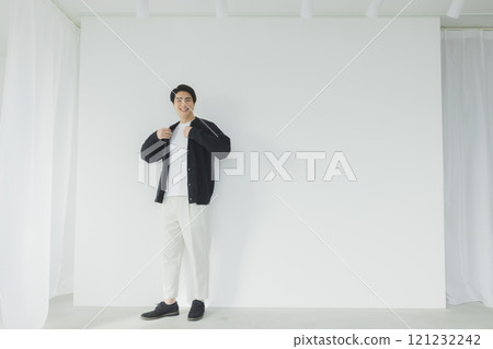 窗口邊的年輕人 窗口邊的年輕人 121232242